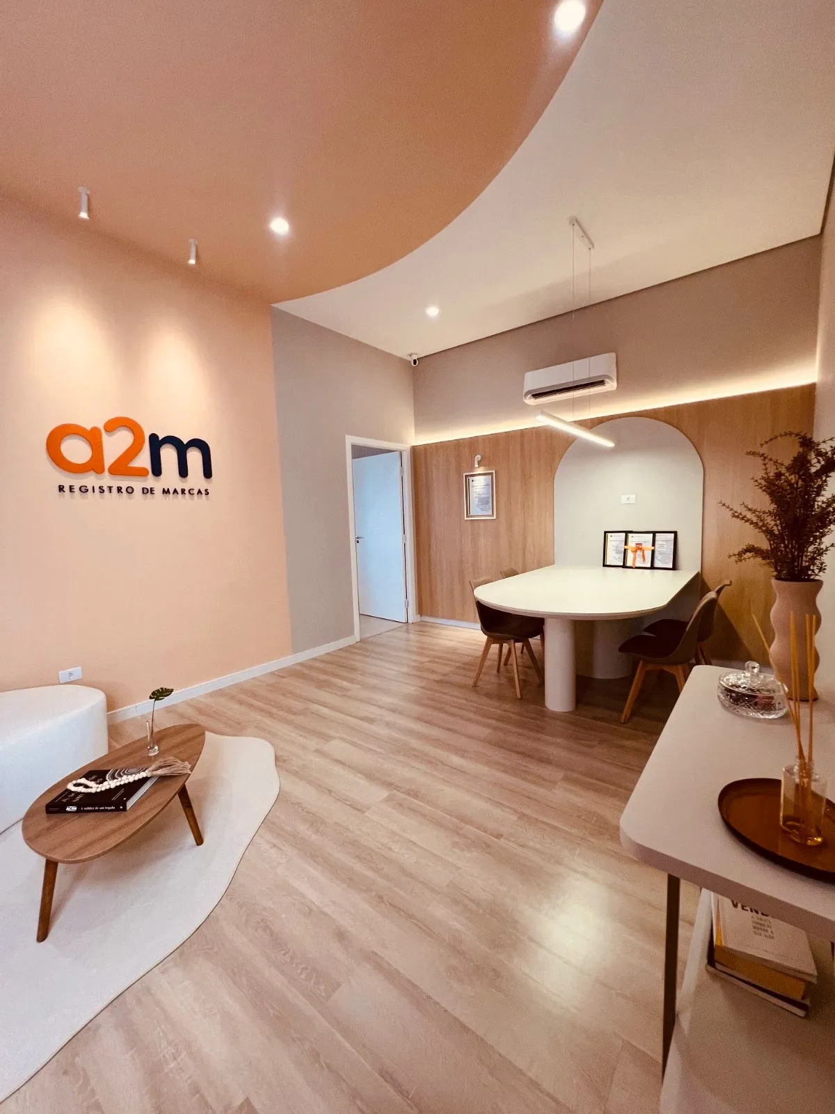 Escritório A2M Registro de Marcas — Recepção e sala de reuniões